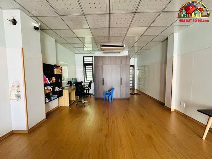 Bán nhà đất sổ đỏ Thủ Đức với 7 phòng ngủ và diện tích 160m2