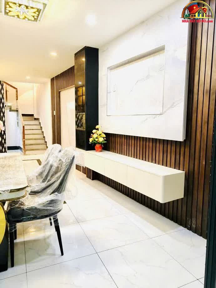 Nhà đất sổ đỏ Quận 10 TP.HCM – Nhà đẹp Nguyễn Tri Phương 5.27 tỷ