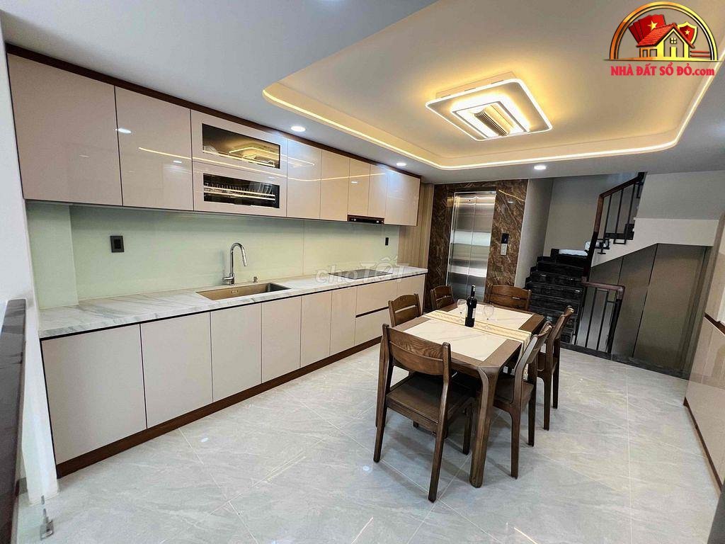 Nhà đất sổ đỏ Quận 11 TP.HCM, 3 tầng, 3 phòng ngủ, giá 9.3 tỷ