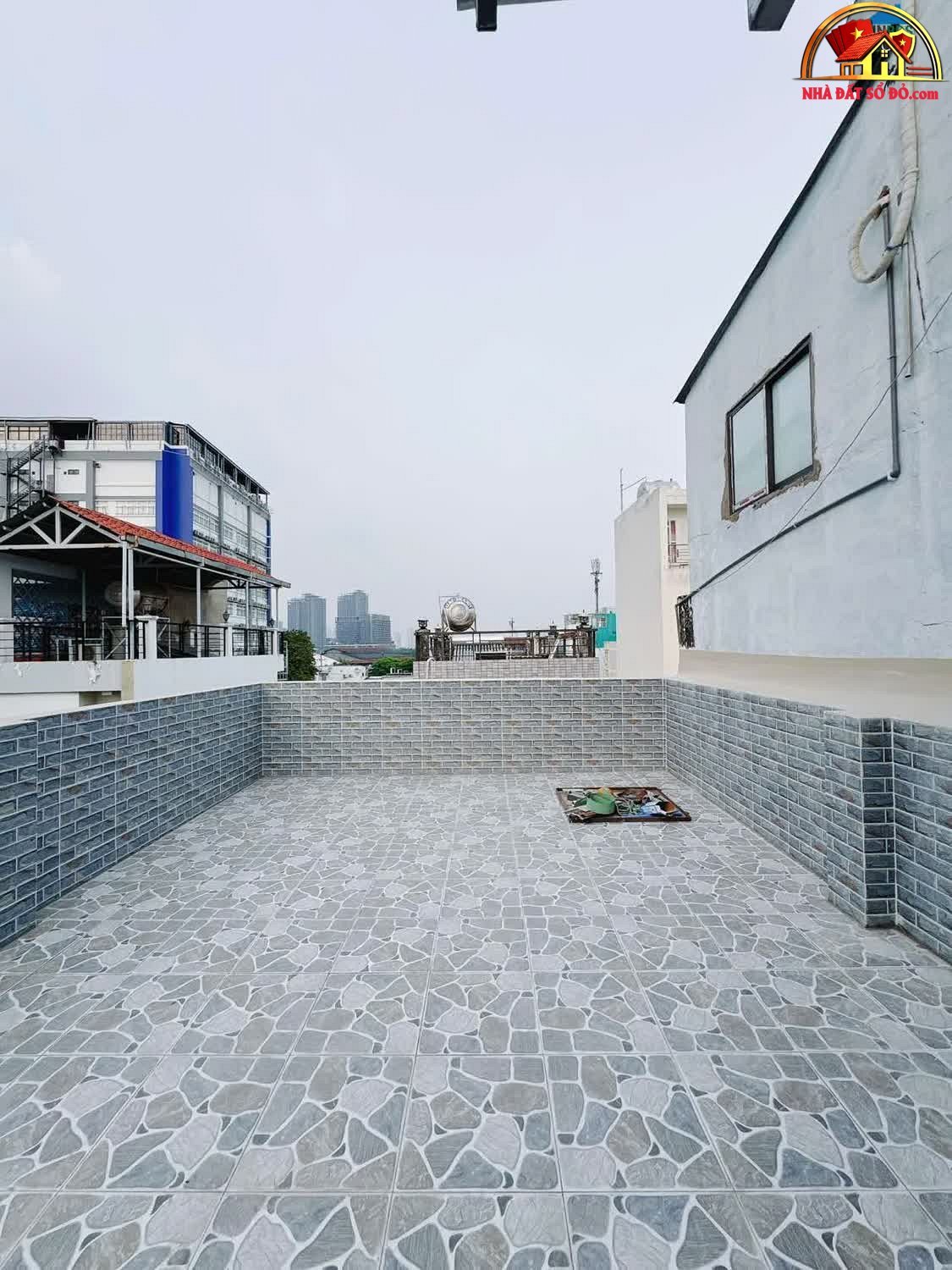 Nhà mặt phố bán tại Quận 4 TP.HCM với sổ hồng hoàn công