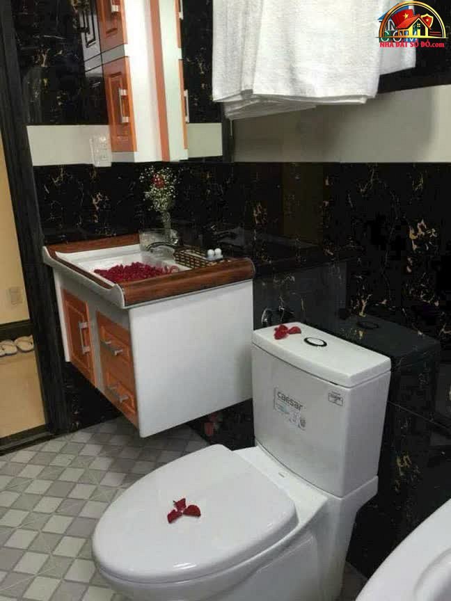 Bán nhà đất sổ đỏ mặt tiền Nguyễn Chí Thanh Quận 11 Hồ Chí Minh giá 35 tỷ