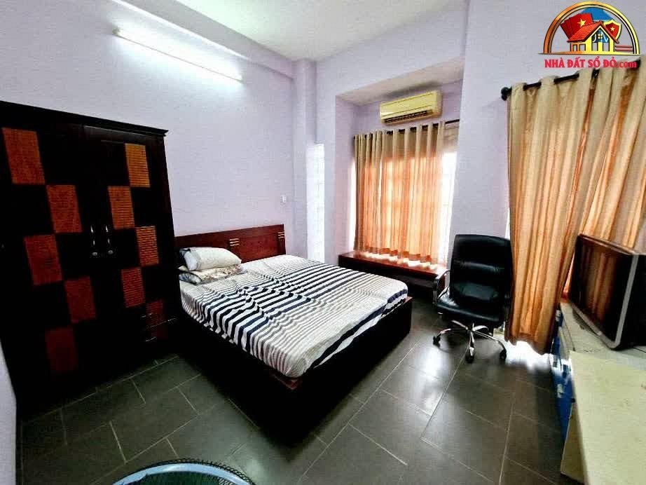 Bán nhà riêng sổ đỏ 5PN, 4WC tại Huỳnh Tấn Phát, Quận 7, Hồ Chí Minh