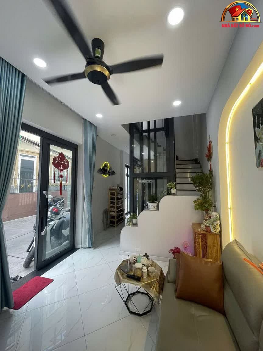Nhà đất sổ đỏ Quận 7 Hồ Chí Minh, nhà mặt phố 36m2 giá 8.9 tỷ