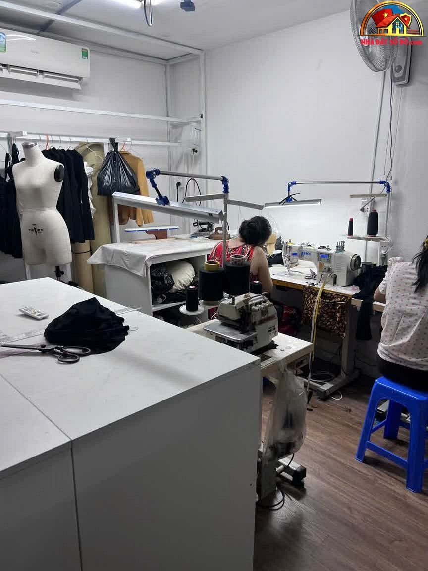 Nhà đất sổ đỏ Quận 10 TP.HCM với shop đầm thiết kế 50m² giá 300 triệu