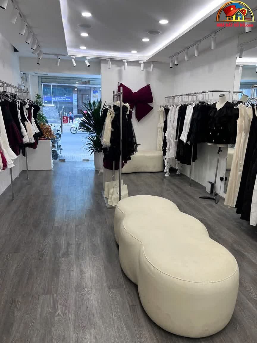 Nhà đất sổ đỏ Quận 10 TP.HCM với shop đầm thiết kế 50m² giá 300 triệu