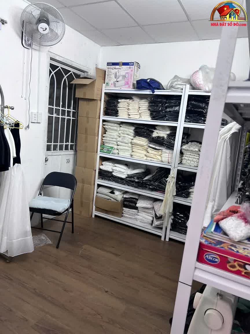 Nhà đất sổ đỏ Quận 10 TP.HCM với shop đầm thiết kế 50m² giá 300 triệu