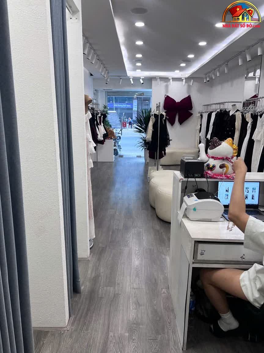 Nhà đất sổ đỏ Quận 10 TP.HCM với shop đầm thiết kế 50m² giá 300 triệu