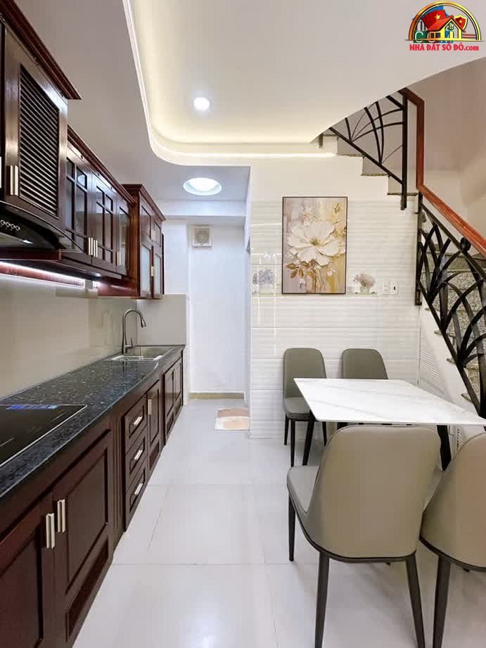 Nhà đất sổ đỏ Tân Bình Hồ Chí Minh – Bán nhà riêng 3 tầng nội thất đầy đủ chỉ 5.6 tỷ