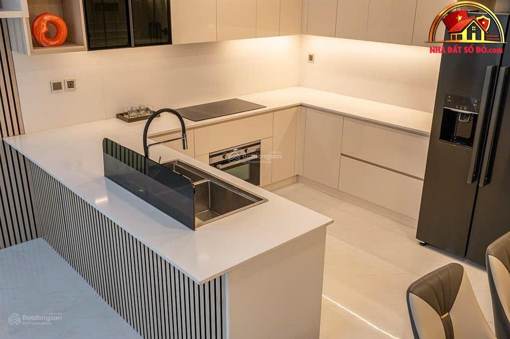 Bất động sản sổ đỏ 3 phòng ngủ Vinhomes Central Park giá 13.9 tỷ
