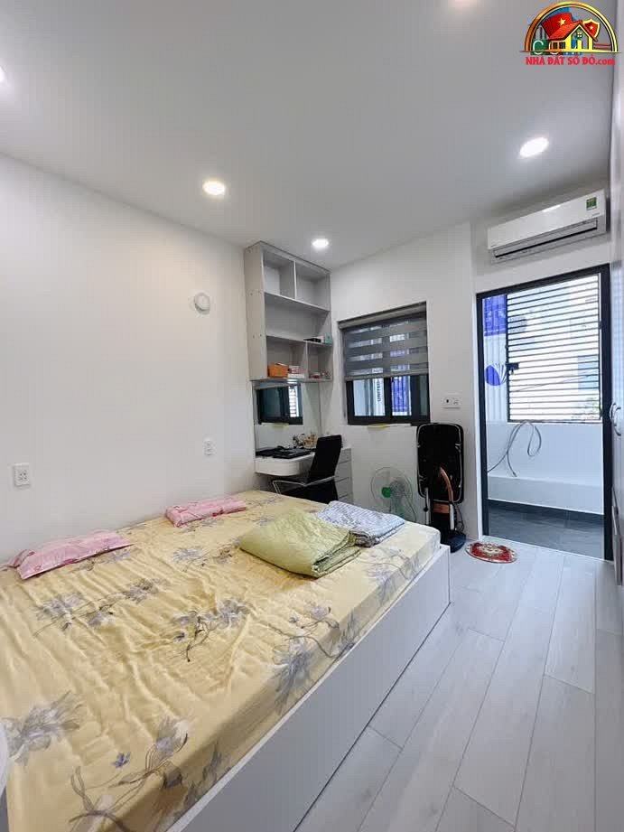 Bán nhà mặt phố Nguyễn Khoái 40m2, giá 6 tỷ, Quận 4, TP.HCM