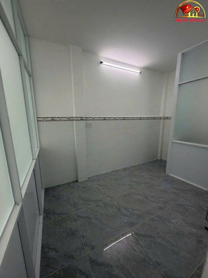 Nhà đất sổ đỏ Quận 6 Hồ Chí Minh 3PN 2WC chỉ 3.94 tỷ