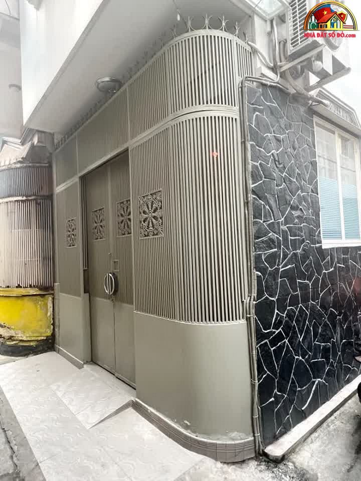 Bán nhà riêng sổ đỏ Quận 5, 4 tầng, 32m2, giá 5.9 tỷ