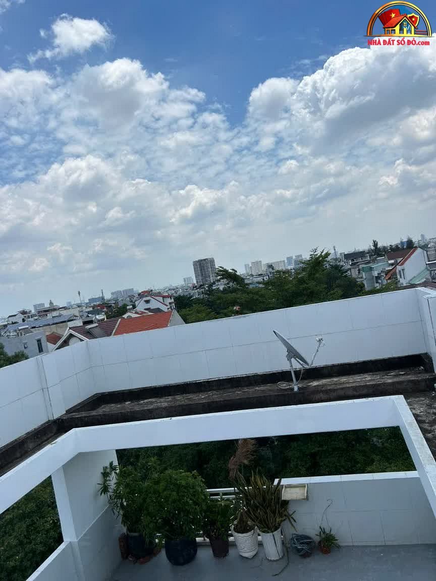 Bán nhà mặt phố 5 lầu Thủ Đức, giá 18.8 tỷ, diện tích 120m²