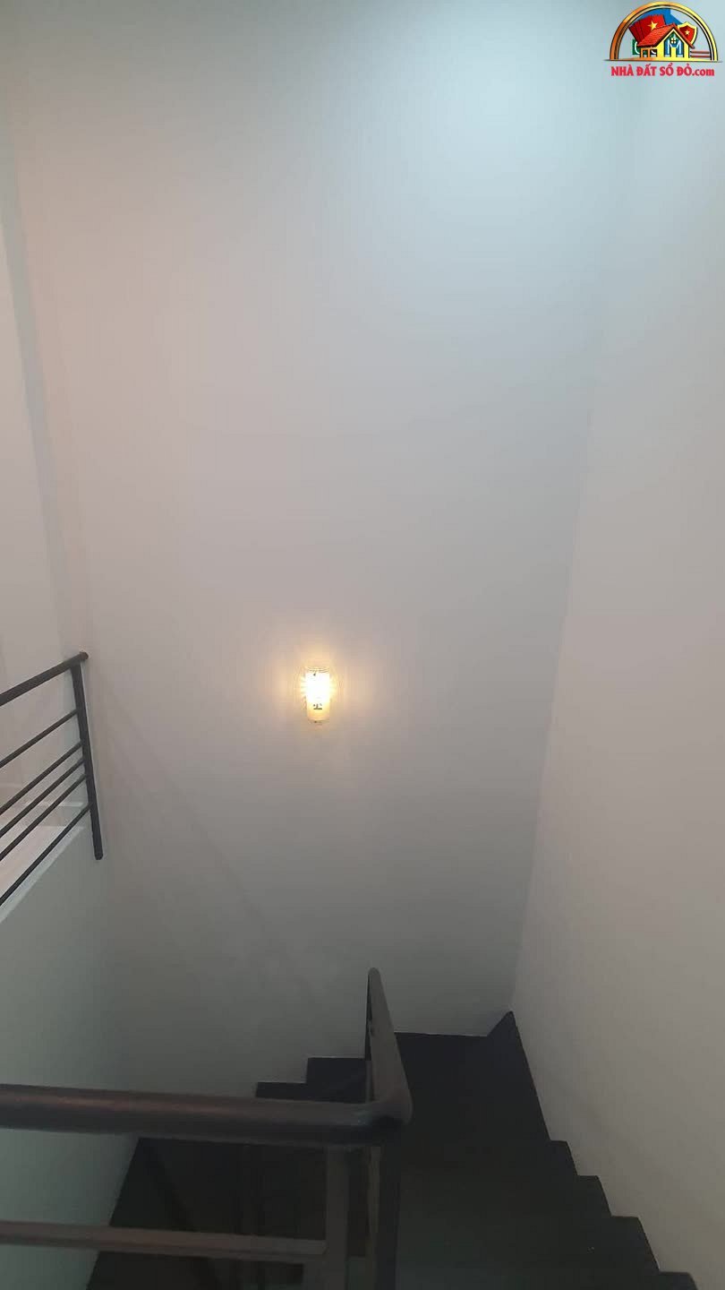 Bán nhà riêng sổ đỏ Quận 5, TP.HCM – 3 tầng, 4 phòng ngủ, giá 8.8 tỷ