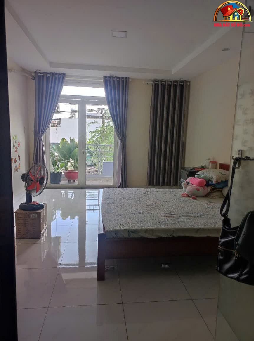 Nhà đất sổ đỏ Thủ Đức 4 lầu mặt tiền đường số 12, giá 9.4 tỷ