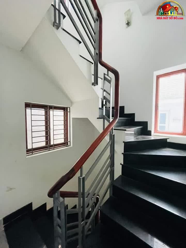 Nhà đất sổ đỏ Quận 5 bán nhà riêng 4 tầng lô góc giá 5.5 tỷ