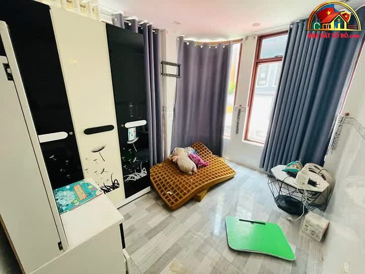 Nhà đất sổ đỏ Quận 5 bán nhà riêng 4 tầng lô góc giá 5.5 tỷ