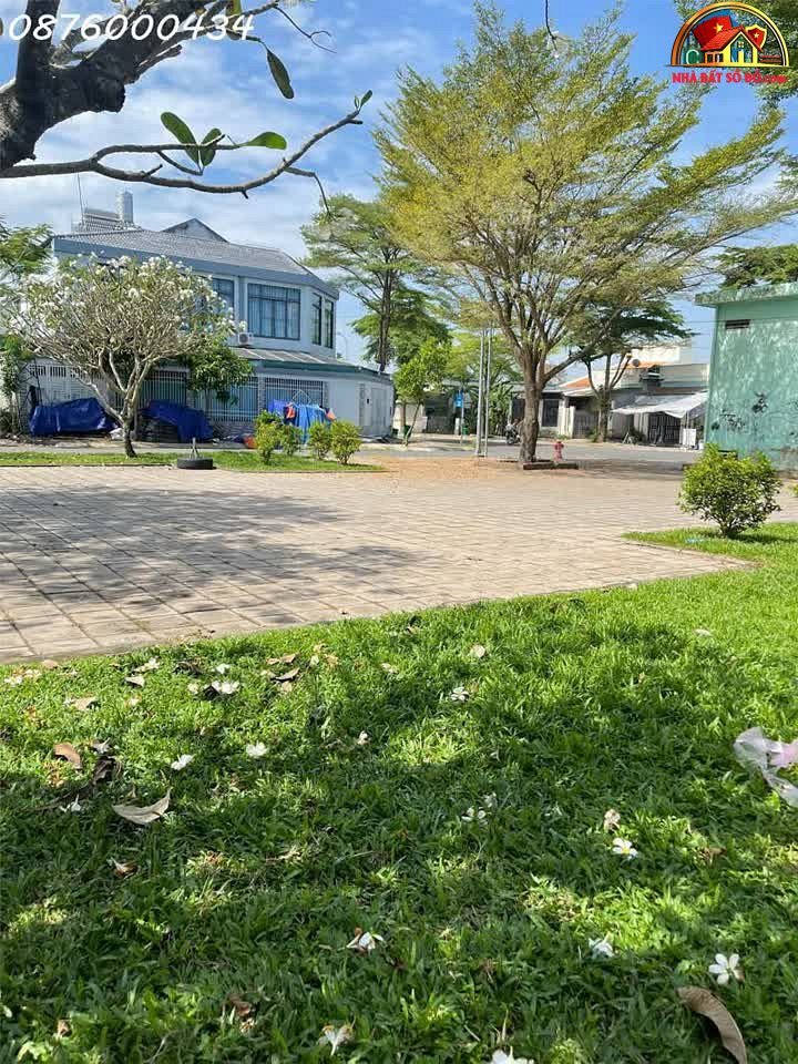 Bán nhà mặt phố đường Lê Văn Lương Nhà Bè sổ đỏ 177m², giá 11 tỷ