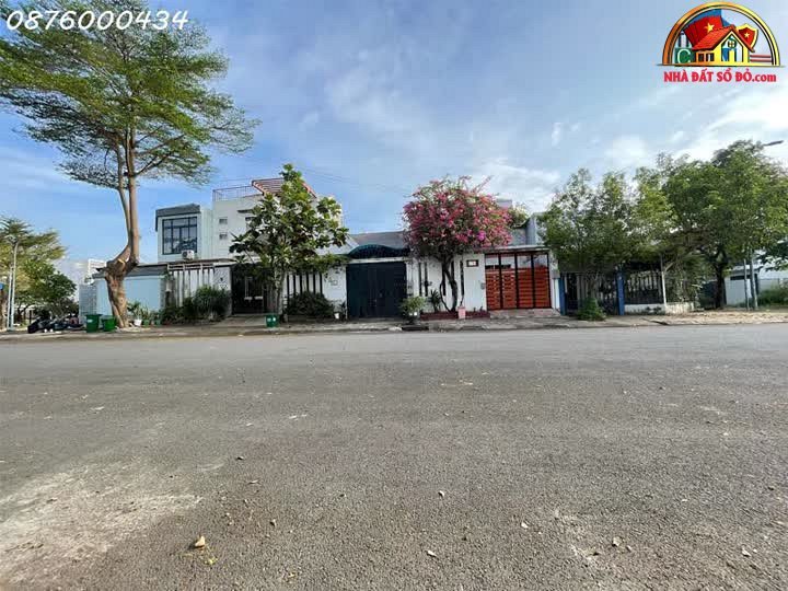 Bán nhà mặt phố đường Lê Văn Lương Nhà Bè sổ đỏ 177m², giá 11 tỷ