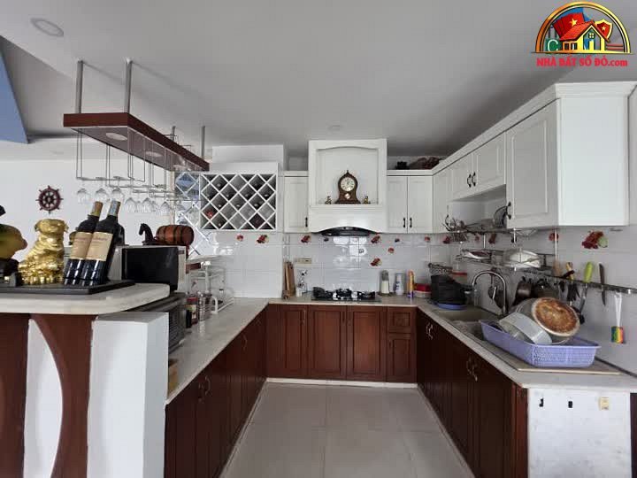 Nhà mặt phố sổ đỏ Quận 2 Hồ Chí Minh, diện tích 106m², giá chỉ 9.8 tỷ