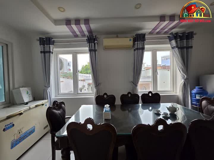 Nhà mặt phố sổ đỏ Quận 2 Hồ Chí Minh, diện tích 106m², giá chỉ 9.8 tỷ