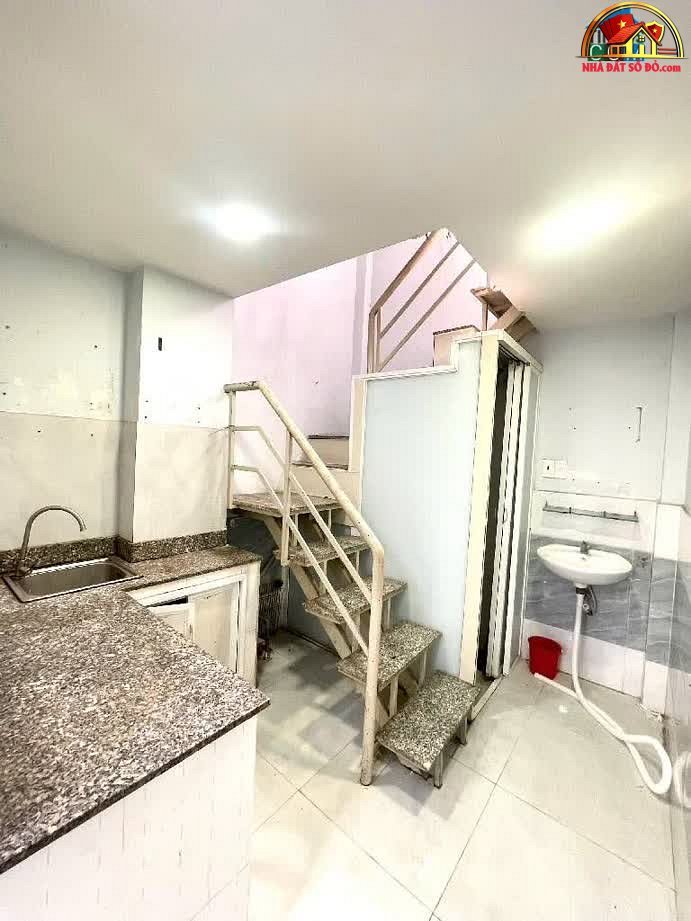 Nhà đất sổ đỏ TP.HCM bán nhà riêng 3 tầng tại Bình Tân giá 2.3 tỷ