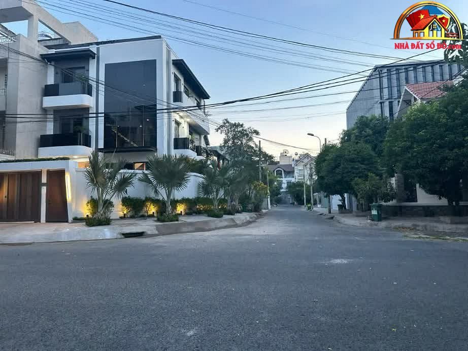 Nhà đất sổ đỏ bán nhà mặt phố Nguyễn Văn Hưởng Quận 2 TP.HCM