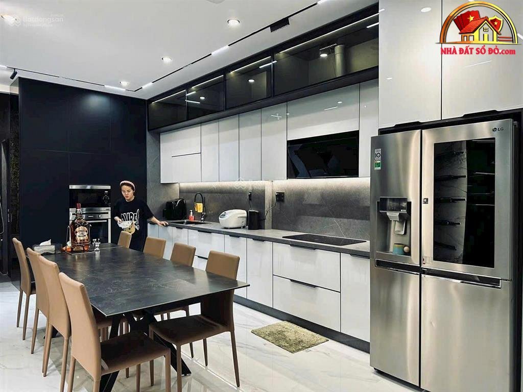 Nhà đất sổ đỏ khu vực Tân Bình TP.HCM với giá 18.6 tỷ, diện tích 81m2