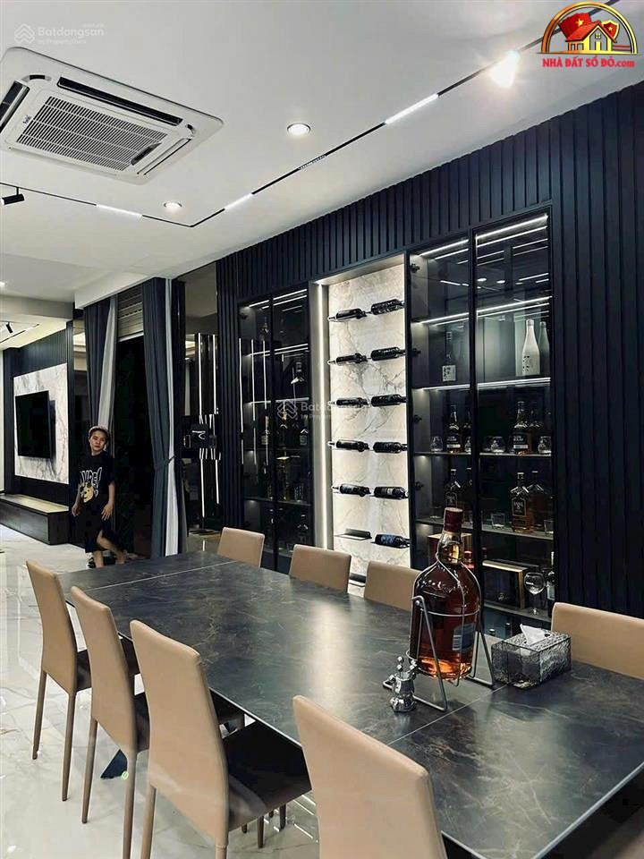 Nhà đất sổ đỏ khu vực Tân Bình TP.HCM với giá 18.6 tỷ, diện tích 81m2