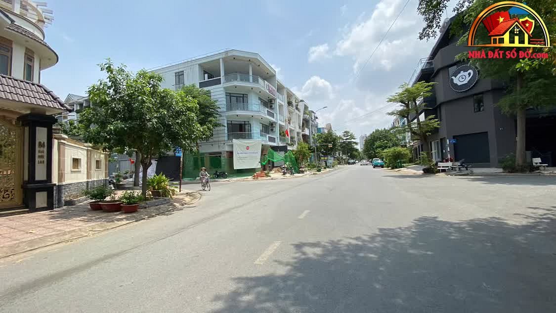 Bán nhà mặt phố 12 phòng sổ đỏ quận 2 TP.HCM giá 36.5 tỷ