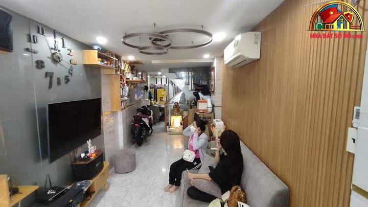 Nhà đất sổ đỏ Quận 11, Hồ Chí Minh – Nhà mới đẹp 2PN giá 3.75 tỷ
