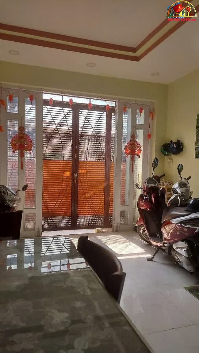 Nhà đất sổ đỏ Quận 7 TP.HCM giá 3.2 tỷ, gần mặt tiền Huỳnh Tấn Phát