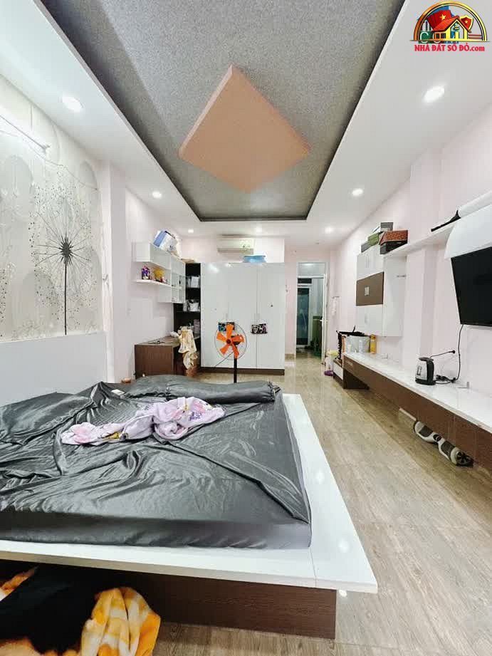 Nhà mặt phố sổ đỏ Quận 4 Hồ Chí Minh, giá 11.9 tỷ, diện tích 50m²