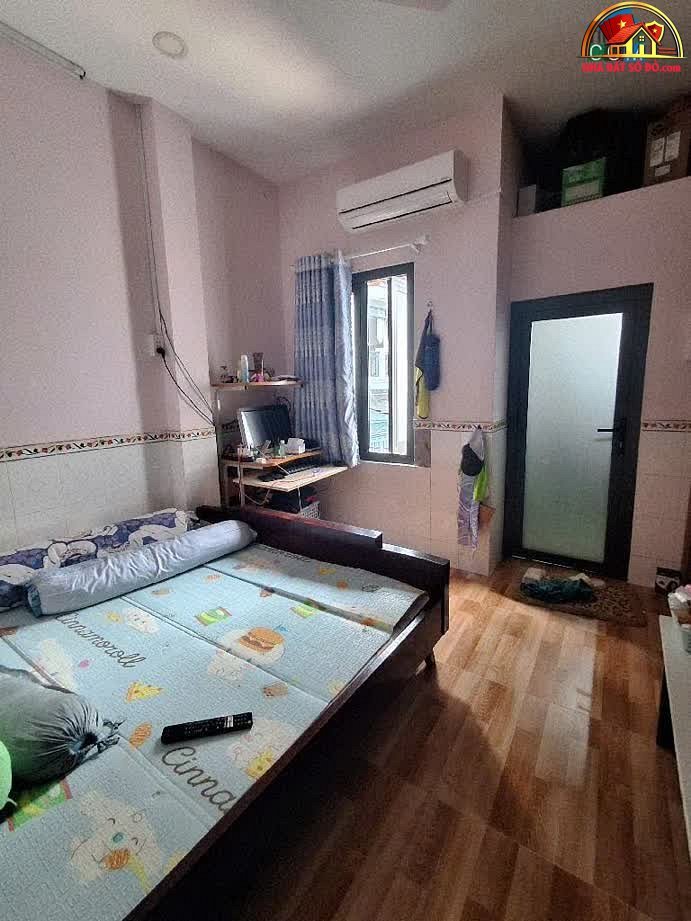 Bán nhà mặt phố Quận 4 sổ hồng, chỉ 3.39 tỷ – 67m²