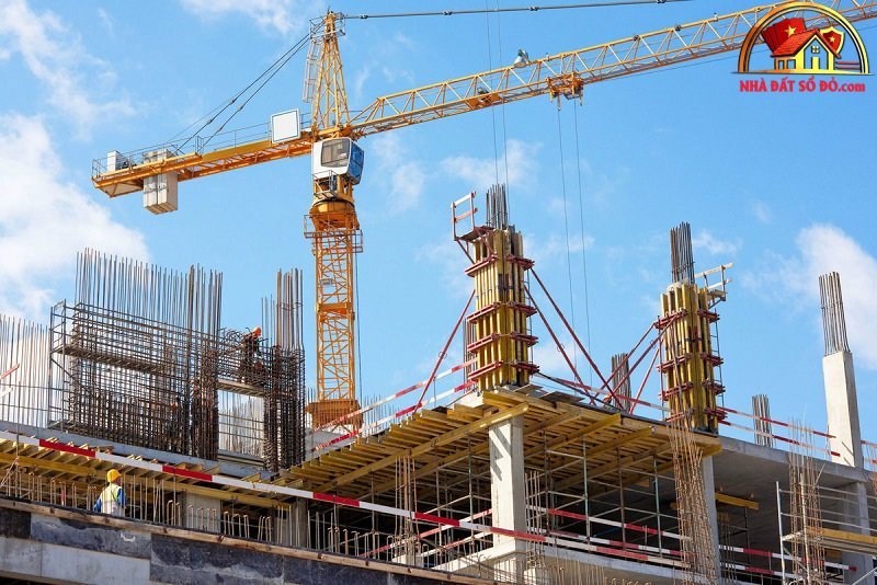 Bất động sản thổ cư có sổ đỏ: Quy định xử phạt vi phạm khởi công xây dựng