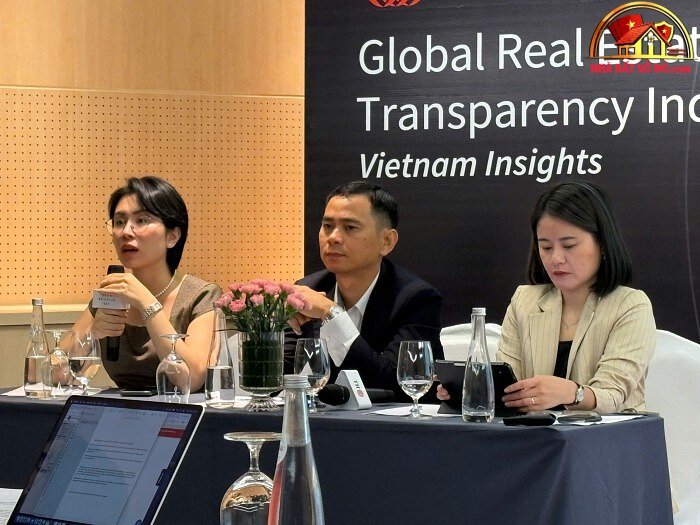 Xu hướng bất động sản sổ đỏ 2026–2027: Việt Nam gia nhập nhóm minh bạch - Review Nhà Phố - Mua bán nhà phố thổ cư - Reviewnhapho.com Xu hướng bất động sản sổ đỏ 2026–2027: Việt Nam gia nhập nhóm minh bạch - Review Nhà Phố - Mua bán nhà phố - Reviewnhapho.com