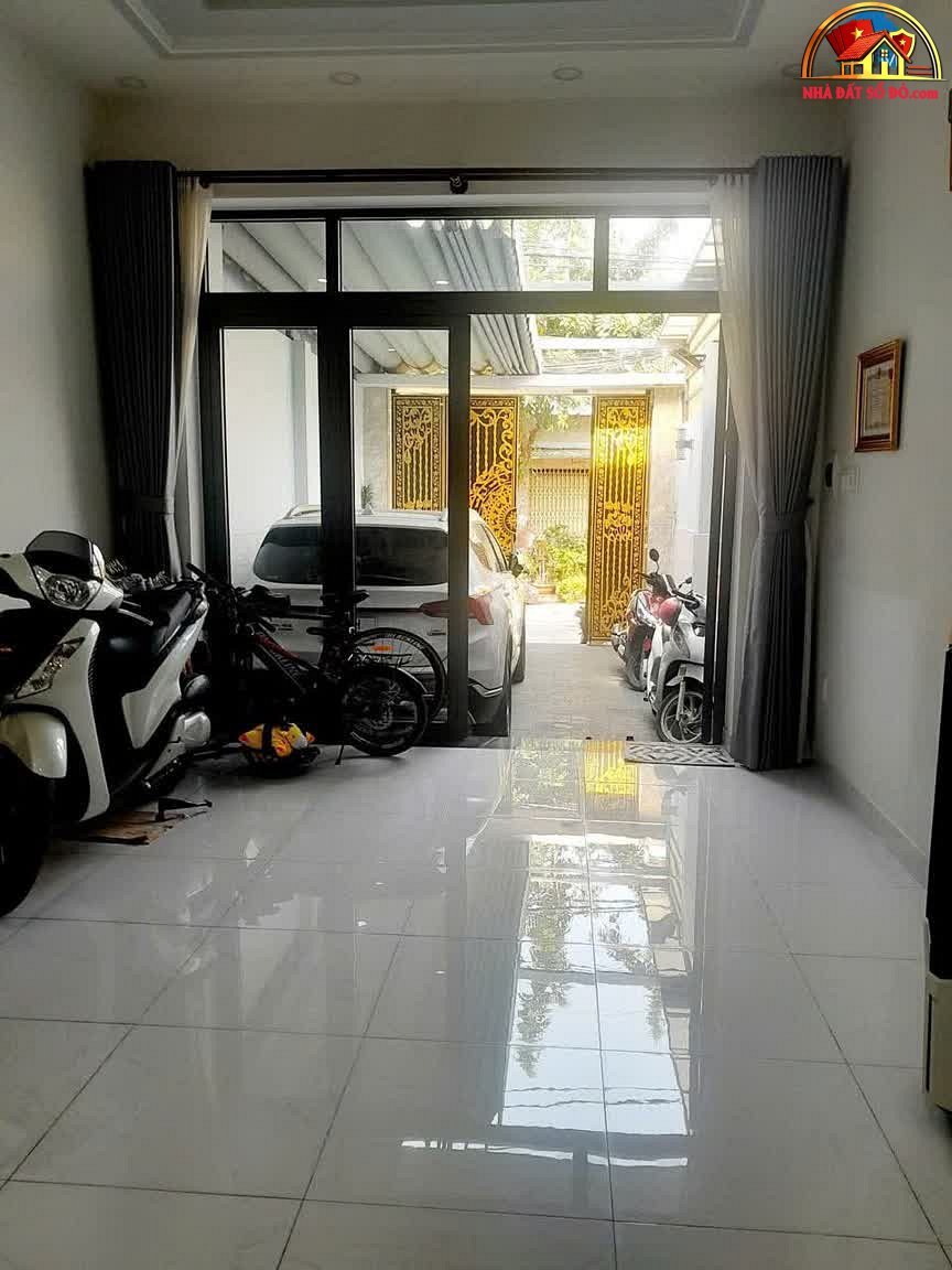 Bán nhà đất sổ đỏ tại Thủ Đức 3 tầng, 104m2 giá 12,3 tỷ