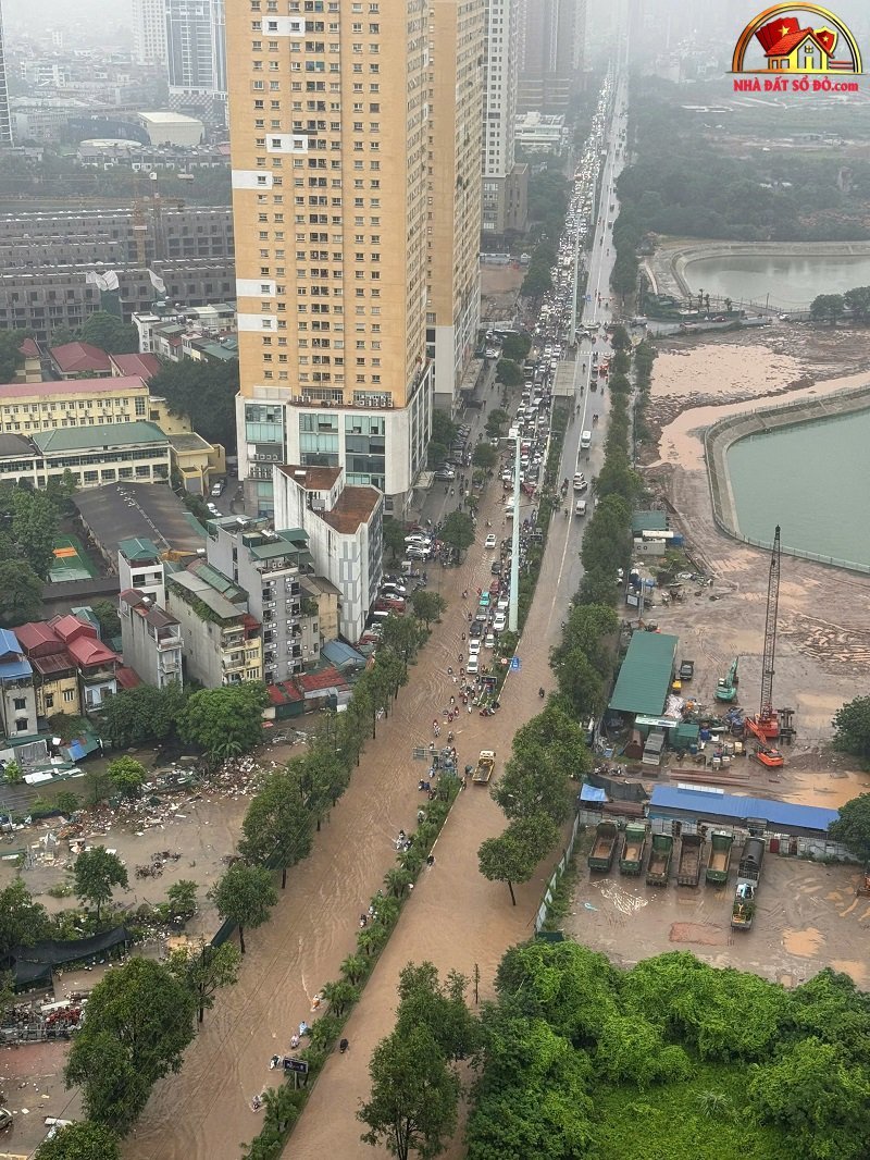 Hà Nội sau mưa lớn: Chọn nhà, nhìn cả khả năng thoát nước- Ảnh 1. Hà Nội sau mưa lớn: Chọn nhà, nhìn cả khả năng thoát nước- Ảnh 1.