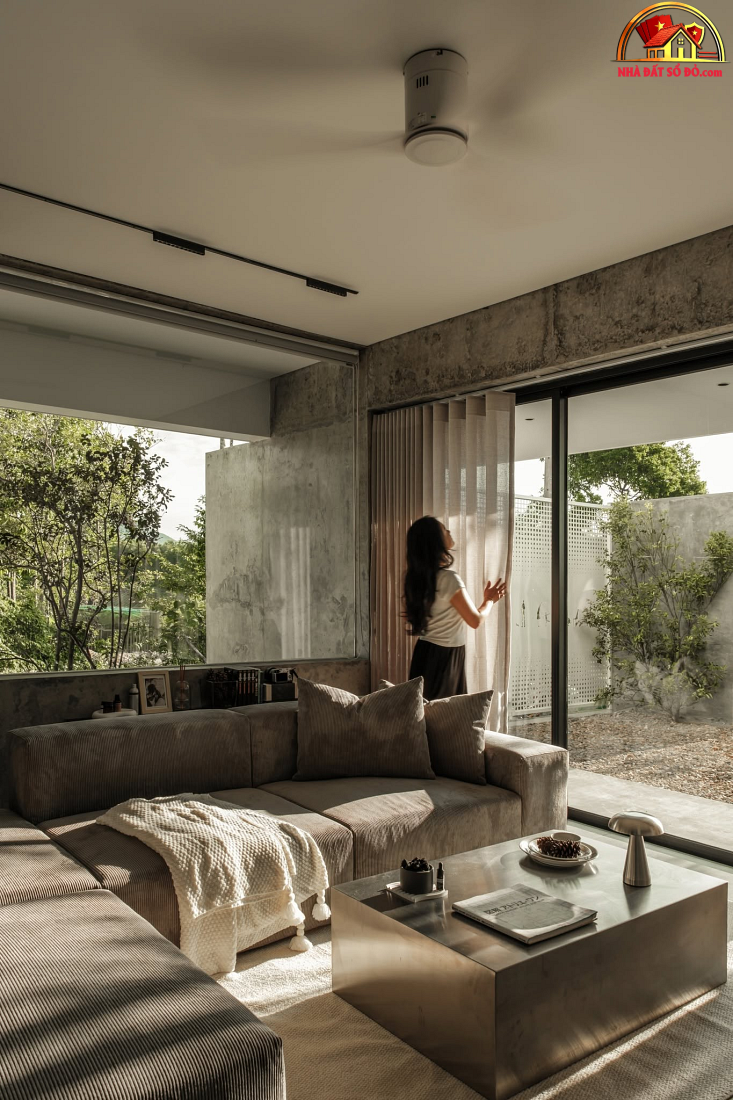 Nhà hướng Tây 102m² tại Huế: Lõi cầu thang mặt tiền và vật liệu bản địa làm mát tự nhiên- Ảnh 11.