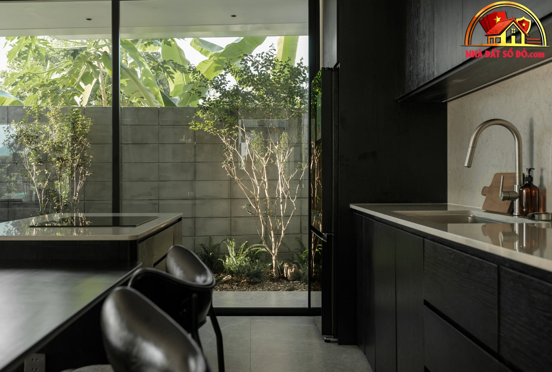 Nhà hướng Tây 102m² tại Huế: Lõi cầu thang mặt tiền và vật liệu bản địa làm mát tự nhiên- Ảnh 15.