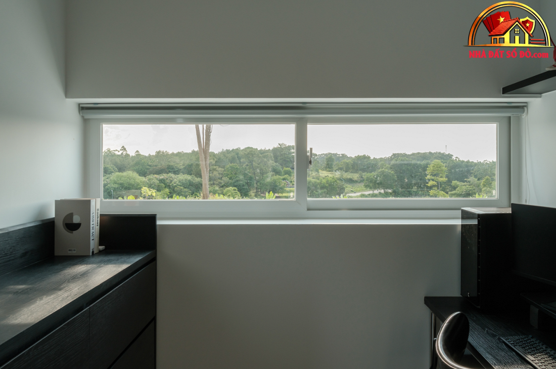 Nhà hướng Tây 102m² tại Huế: Lõi cầu thang mặt tiền và vật liệu bản địa làm mát tự nhiên- Ảnh 18.