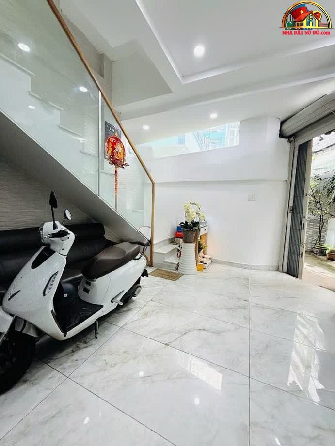 Bán nhà riêng sổ đỏ Quận 10 Hồ Chí Minh, 3 tầng, giá 6.78 tỷ