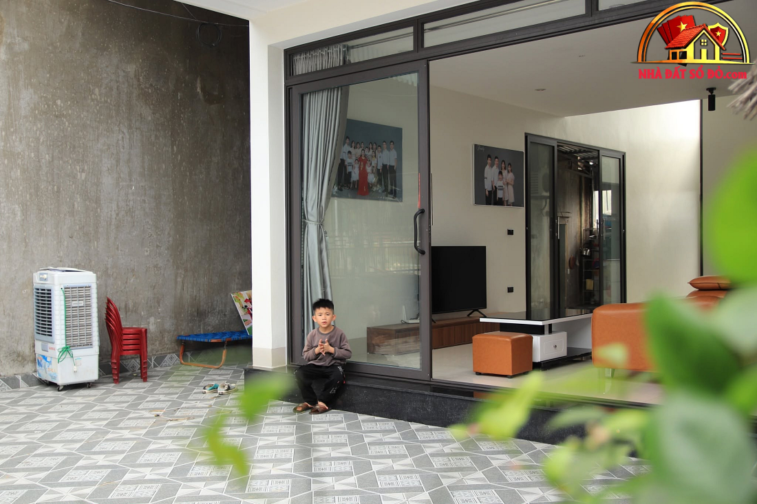 Nhà nông thôn Nghệ An: Dải hiên Đông Nam gắn kết ba thế hệ trên mảnh đất cũ- Ảnh 2. Nhà nông thôn Nghệ An: Dải hiên Đông Nam gắn kết ba thế hệ trên mảnh đất cũ- Ảnh 2.