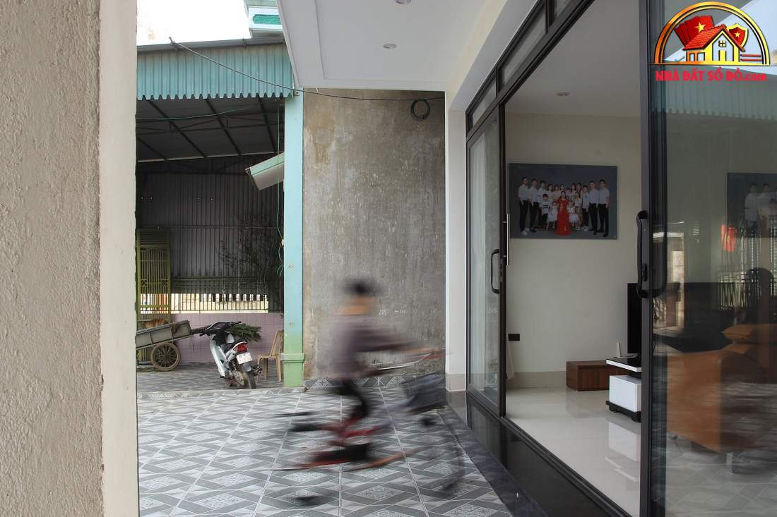 Nhà nông thôn Nghệ An: Dải hiên Đông Nam gắn kết ba thế hệ trên mảnh đất cũ- Ảnh 3. Nhà nông thôn Nghệ An: Dải hiên Đông Nam gắn kết ba thế hệ trên mảnh đất cũ- Ảnh 3.