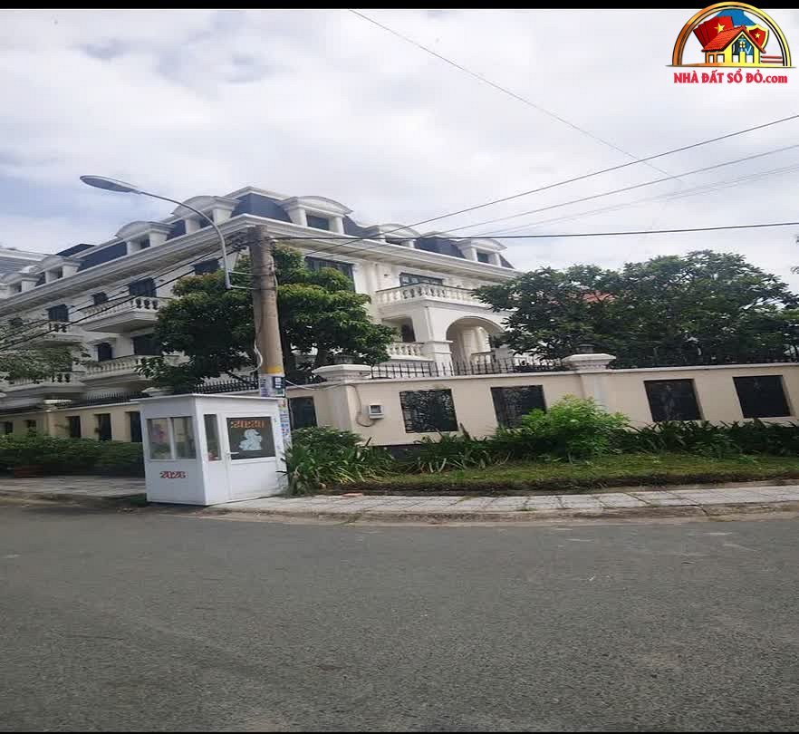 Biệt thự 4 tầng sang trọng gần công viên Hồ Trái Tim – 620m² – 51 tỷ