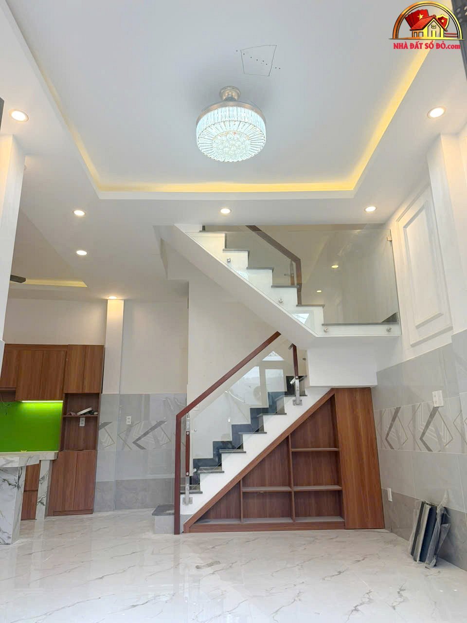 Nhà đất sổ đỏ TP.HCM 2 lầu ngay chợ Ba Đình giá 5.38 tỷ