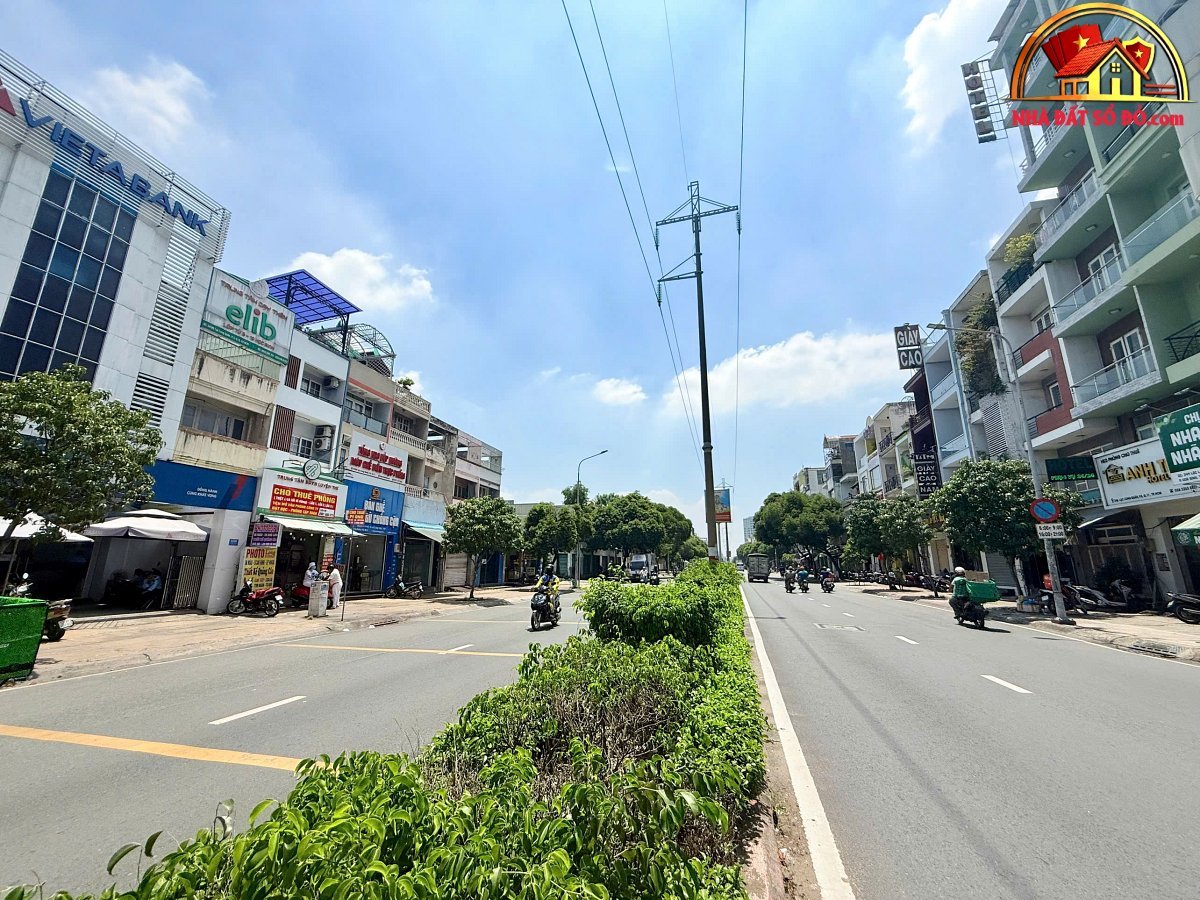 Nhà đất sổ đỏ TP.HCM: Bán gấp nhà mặt phố Lạc Long Quân, Quận 11, giá 23.9 tỷ