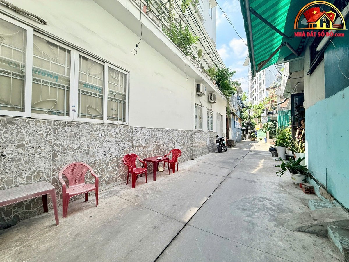 Nhà đất sổ đỏ TP.HCM: Bán gấp nhà mặt phố Lạc Long Quân, Quận 11, giá 23.9 tỷ