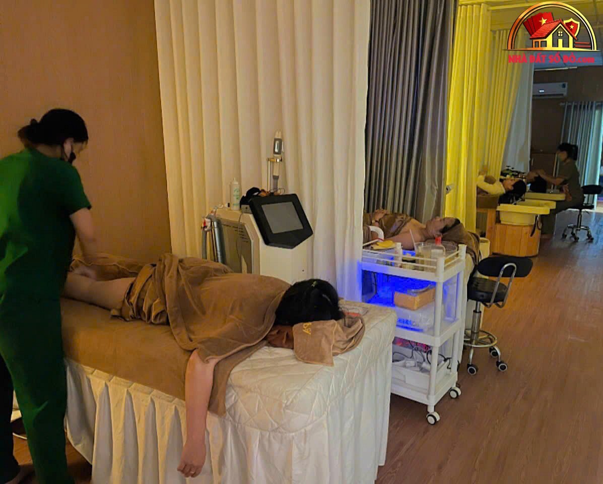 Bất động sản sổ đỏ Quận 7: Sang nhượng spa dưỡng sinh 104m2 tại Huỳnh Tấn Phát