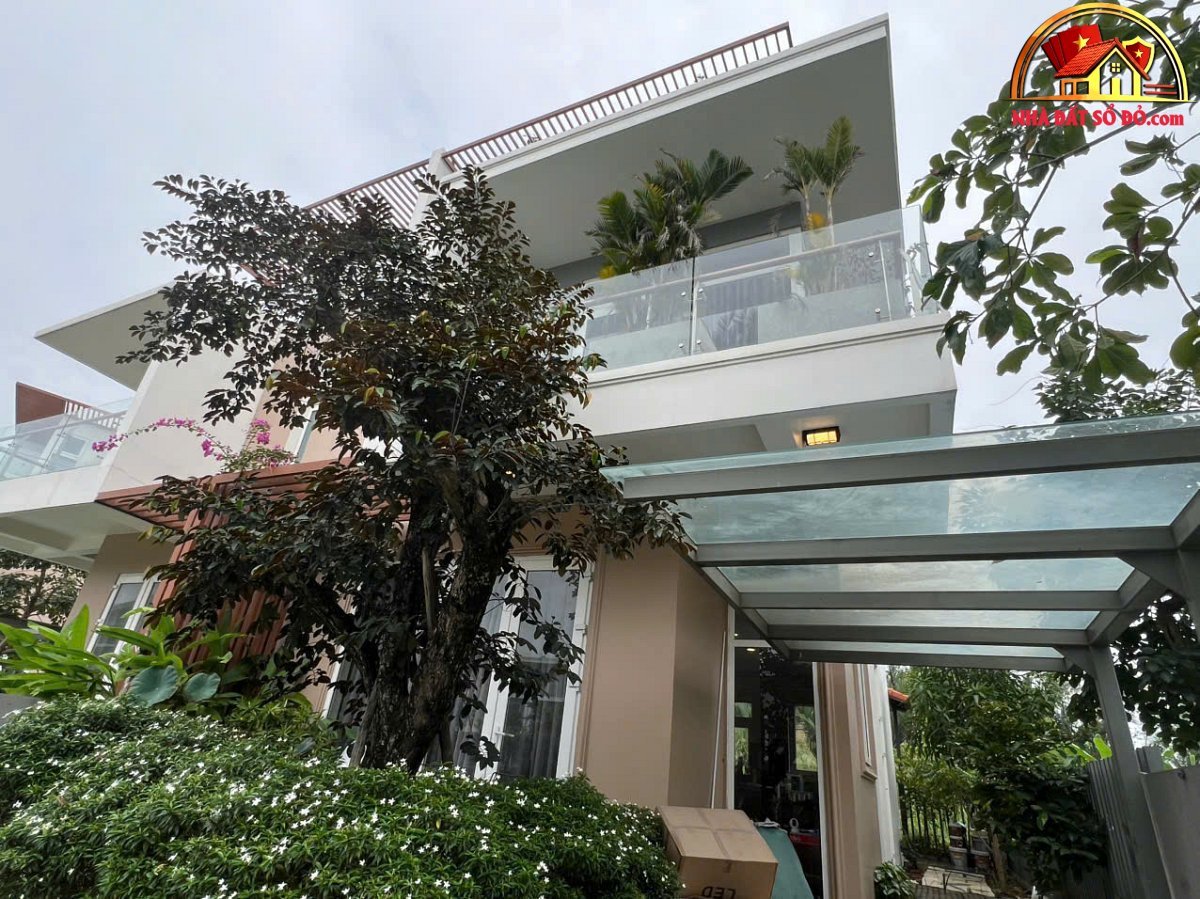 Biệt thự 3 mặt tiền view hồ 120m2 sổ hồng riêng tại Phú Hữu TP.HCM